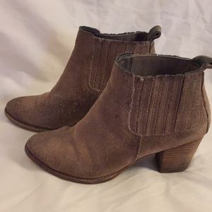 Suede boots